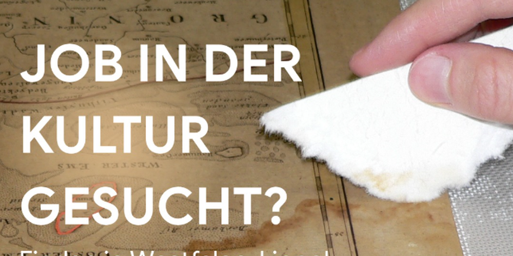 Schriftzug: "Job in der Kulturgesucht" auf Bild von einer Hand, die ein historisches Dokument reinigt
